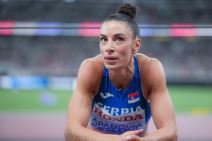 Ivana Španović u razgovoru sa trenerom na takmičenju u troskoku