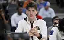 Oliver Riju sedi na klupi Floride.