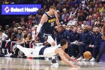 Nikola Jokić na meču protiv Dalasa