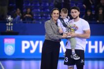 Rukometaš Partizana sa detetom slavi osvojeni Kup