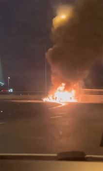 Izgoreo automobil na Mostu na Adi (5).jpg