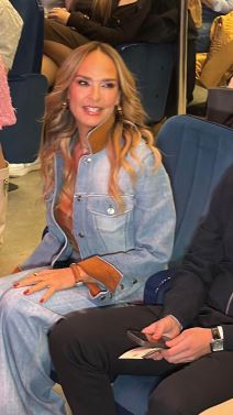 Marijana Mateus u prvom redu Sve oči uprte u poznatu Srpkinju na koncertu Jakova Jozinovica (4).jpg