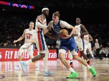 Kuper Fleg u prodoru na utakmici Dalas Detroit