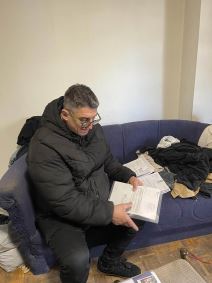 Kristijan Golubović pomaže dečku Stele Savić (3).jpg