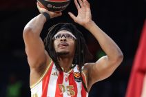 Čima Moneke na utakmici Zvezda Pariz