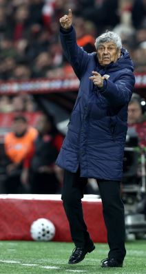 Mirčea Lučesku vodi meč Rumunije protiv Turske