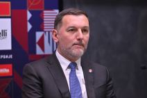 Branko Radujko daje izjavu na konferenciji za medije.