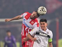 Duel fudbalera Crvene zvezde Elšnika i fudbalera Partizana Dragojevića.