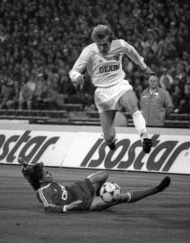 Robert Prosinečki u prodoru na Bajern Crvena zvezda