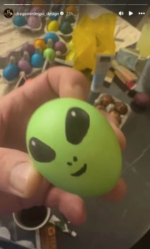 kako su poznati ofarbali jaja (5).jpg