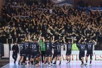 RK Partizan slavi sa navijačima.