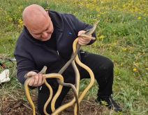 Vladica Stanković izvukao šest smukova iz šahte (4).jpg