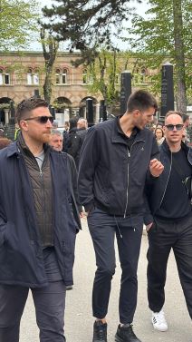 Filip Petrušev na sahrani Duška Vujoševića