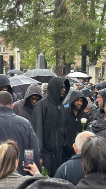 Karlik, Fernando, Bonga Koškarkaši Partizana stigli na sahranu Duška Vujoševića (1).jpg