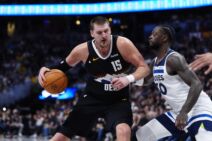 Nikola Jokić i Džulijus Rendl na utakmici Denvera i Minesote