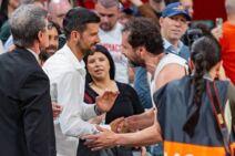 Novak Đoković i Luka Dončić gledaju Real - Zvezda (2).jpg