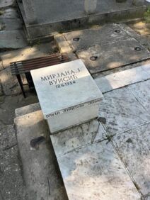 porodična grobnica Pavla Vuisića (5).jpg