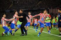 Fudbaleri Atletiko Madrida i Dijego Simeone slave gol.