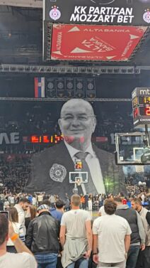 Koreografija navijača Partizana posvećena Dušku Vujoševiću