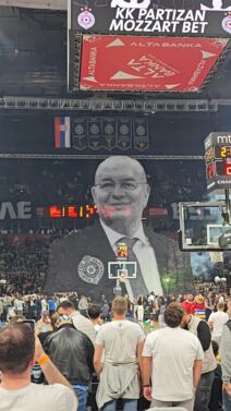 Koreografija navijača Partizana posvećena Dušku Vujoševiću