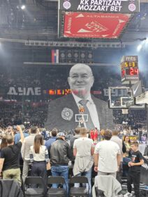 Koreografija navijača Partizana posvećen Dušku Vujoševiću