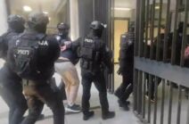 Privođenje osumnjičenih na saslušanje u VJT u Beogradu 6.jpg