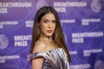 Ejlin Gu na crvenom tepihu u Santa Monici