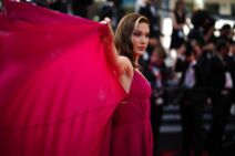 Ajlin Gu na crvenom tepihu u Kanu