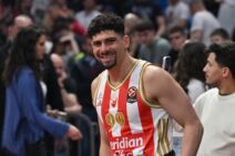 Mateuš Magaljaeš u opremi KK Crvena zvezda