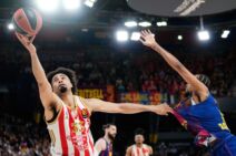 Džordan Nvora u duelu sa Kevinom Panterom na utakmici Barselona Zvezda