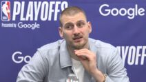 Nikola Jokić na konferenciji za medije.
