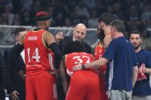 Saša Obradović sa igračima Zvezde