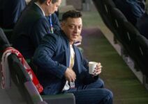 Mesut Ozil s kafom u ruci.