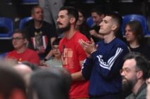 Nikola Kalinić gleda utakmicu protiv Zlatibora sa klupe