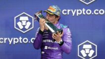 Kimi Antoneli ljubi pobednički pehar u Majamiju