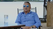Srđan Đoković u intervjuu na plaži.