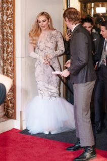 Lindzi Von dolazi na Met Gala nagradu sa štakom