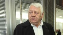 Vladimir Cvetković u odelu.