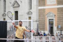 Novak Đoković udara lopticu u Rimu