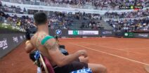Novak Ðoković povreda ramena2.jpg