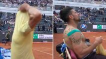 Novak Ðoković povreda ramena.jpg