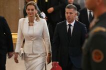 Peter Mađar polaže zakletvu na mesto premijera 1.jpg