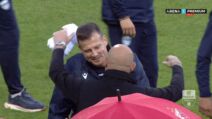 Nenad Lalatović i Dejan Stanković se grle (5).jpg