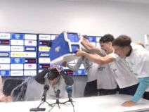 Fudbaleri Železničara iz Pančeva okupali trenera Radomira Kokovića.