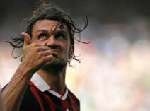 Paolo Maldini ironično pozdravlja navijače Milana