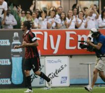 Paolo Maldini trči počasni krug u Milanu