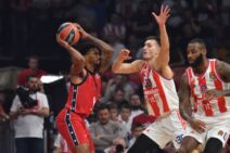 Armoni Bruks na utakmici Zvezda Armani