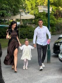 Katarina Grujic sa Gobeljom i cerkicom stigla kod Perucice na slavlje (4).jpg