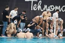 Aleksandar Šapić drži tajm-aut vaterpolistima Novog Beograda.