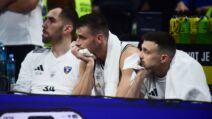 Nemanja Dangubić i Aleksa Avramović na klupi Dubaija